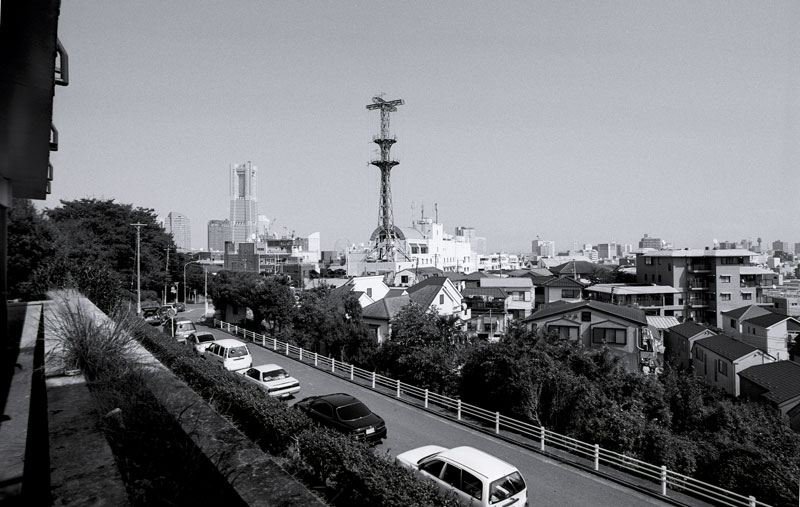 野毛山：Nikon F3、Ai Nikkor 20mm F2.8S、L37ｃ、Kodak T-Max 400 (TMY)、Nikon SUPER COOLSCAN 5000 ED