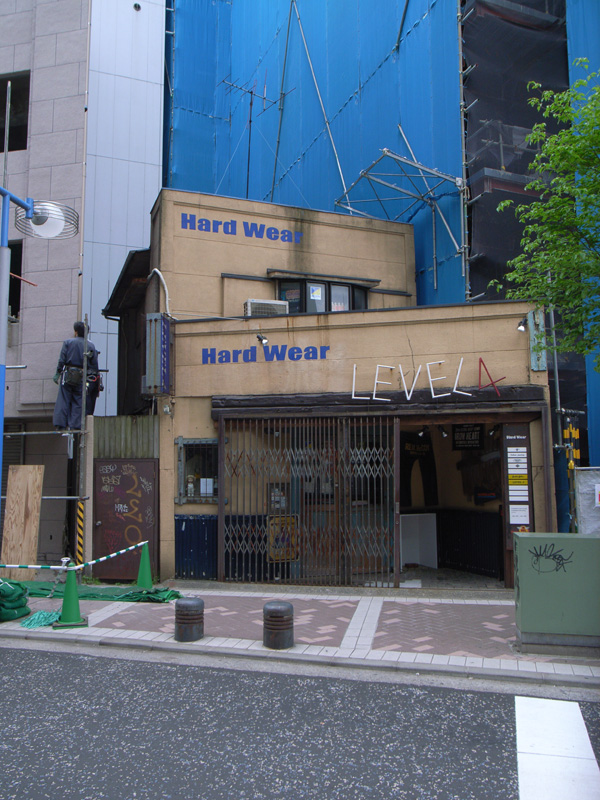 Hard Wear LEVEL4(横浜市西区)：Ricoh GR DIGITAL、28mm相当、F3.5、1/133秒、ISO64、-0.3EV、プログラムAE、AWB
