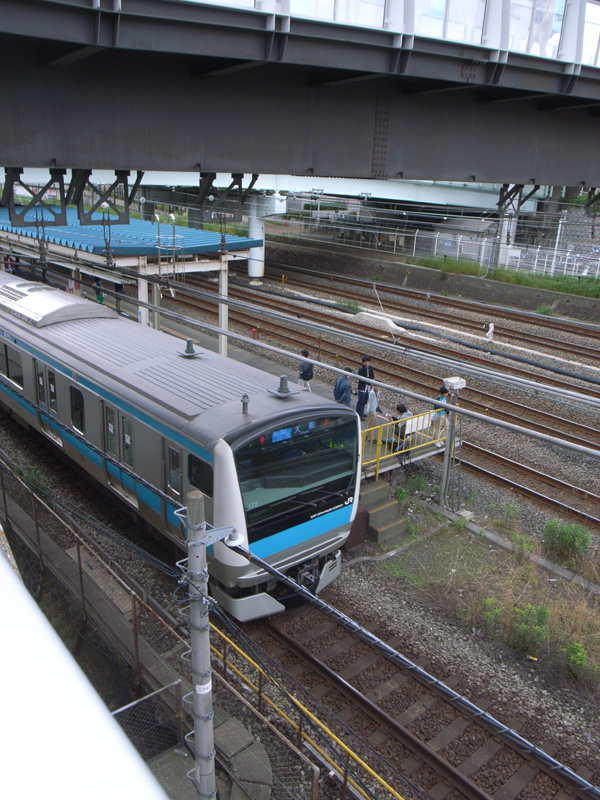 新子安駅（JR京浜東北線）：Ricoh GR DIGITAL、F3.5、1/153秒、ISO64、-0.3EV、プログラムAE、AWB