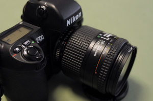 Ai AF Zoom Nikkor 28-105mm F3.5-4.5D（IF） + Nikon F100：Nikon D300、Carl Zeiss Distagon T* 2/28 ZF（35mm換算42mm相当）、F2.8AE（1/40秒）、ISO400、-0.3EV、ピクチャーコントロール：ポートレート、マルチパターン測光、marumi DHG Lens Protect Filter