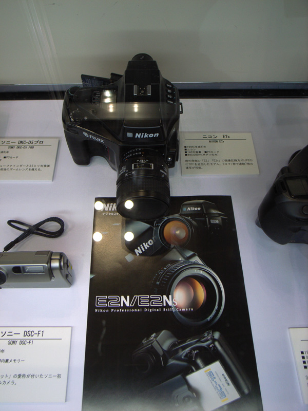 Nikon E2N：GR DIGITAL、28mm相当、F2.4開放、1/73sec、ISO64、プログラムAE、-0.3EV