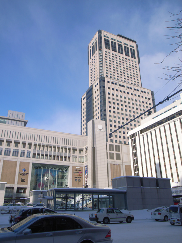 JRタワーホテル日航札幌（2010年1月撮影）：GR DIGITAL、28mm相当、F7.1、1/310sec、ISO64、-0.3EV、プログラムAE