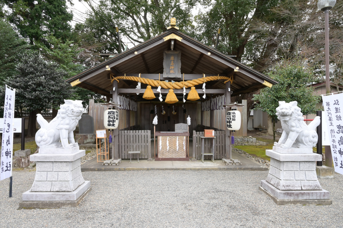 【写真3】鹿島神社本殿（水戸市）：Nikon Z6、NIKKOR Z 24-70mm f/4 S、24mm、F8、絞り優先AE、1/50秒、ISO-AUTO(ISO 360)、AWB、ピクチャーコントロール：ポートレート、マルチパターン測光、オートエリアAF、手ぶれ補正ON、自動ゆがみ補正ON（強制ON）、高感度ノイズ低減：標準、手持ち撮影、Nikon NCフィルター、バヨネットフード HB-85