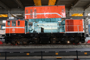 【写真5】台鐵S212柴電機車(台湾 國家鐵道博物館): Nikon Z6、AF-S NIKKOR 20mm f/1.8G ED、F7.1 絞り優先AE、1/40秒、ISO-AUTO(ISO 1250)、ピクチャーコントロール:ポートレート、マルチパターン測光、 オートエリアAF、手ぶれ補正ON(ノーマル)、高感度ノイズ低減:標準、自動ゆがみ補正、手持ち撮影、マウントアダプターFTZ、バヨネットフード HB-72、ニコンNCフィルター、Jpegをリサイズのみ 【写真5】台鐵S212柴電機車(台湾 國家鐵道博物館): Nikon Z6、AF-S NIKKOR 20mm f/1.8G ED、F7.1 絞り優先AE、1/40秒、ISO-AUTO(ISO 1250)、ピクチャーコントロール:ポートレート、マルチパターン測光、 オートエリアAF、手ぶれ補正ON(ノーマル)、高感度ノイズ低減:標準、自動ゆがみ補正、手持ち撮影、マウントアダプターFTZ、バヨネットフード HB-72、ニコンNCフィルター、Jpegをリサイズのみ